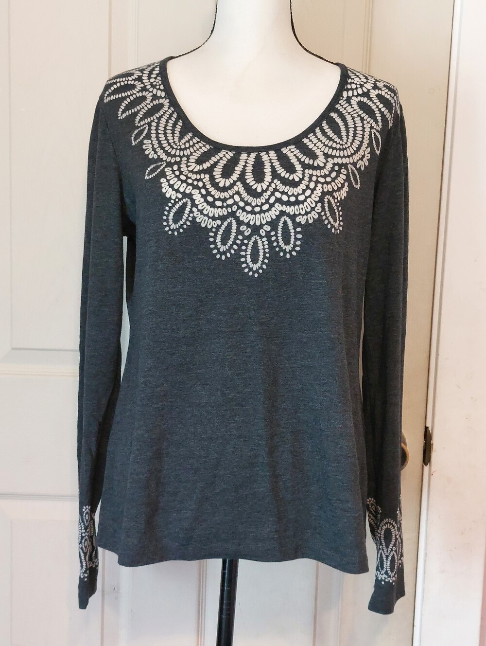 prAna Breathe Charcoal Gray Intricate White Design Contrast Long Sleeve Top XL